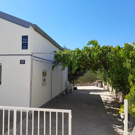 Goga Apartament Pirovac